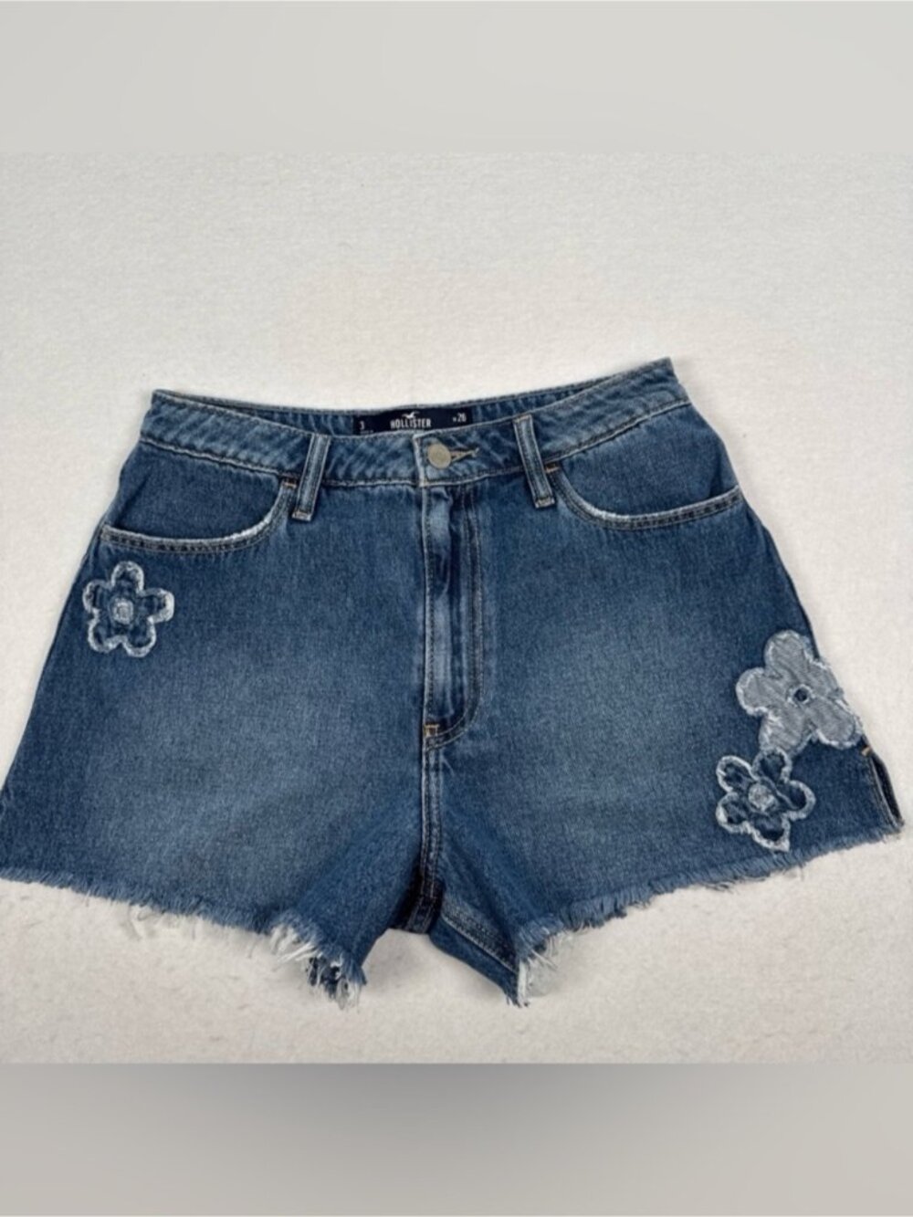 Hollister Ultra High Rise Vintage Relaxed Mom Short Womens 26 Med Denim Wash EUC